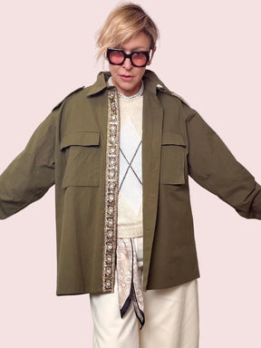 GIACCA MILITARE CON APPLICAZIONI