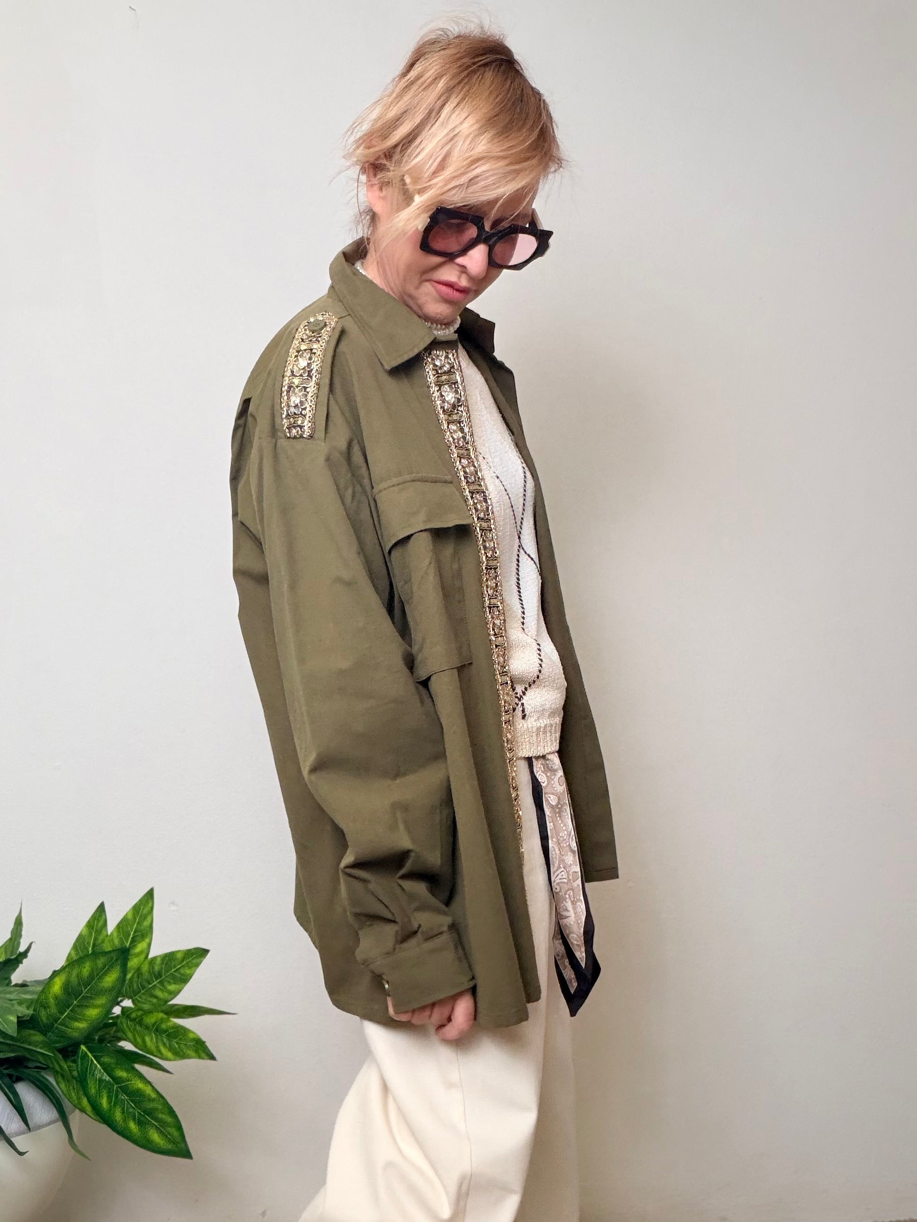 GIACCA MILITARE CON APPLICAZIONI