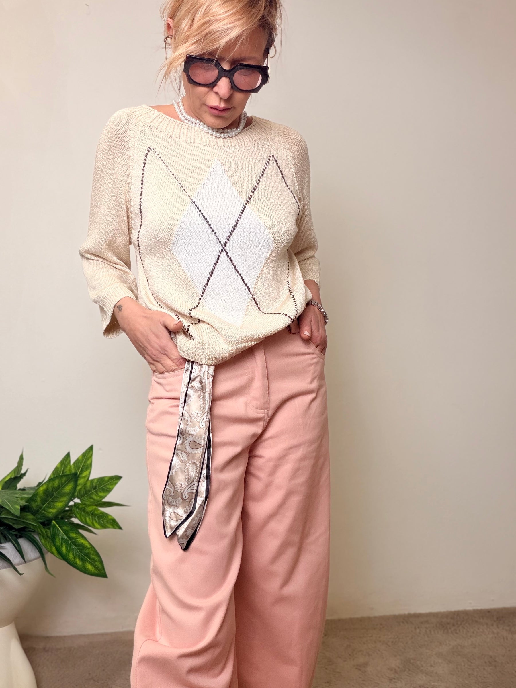 PANTALONE BANANA CON FOULARD