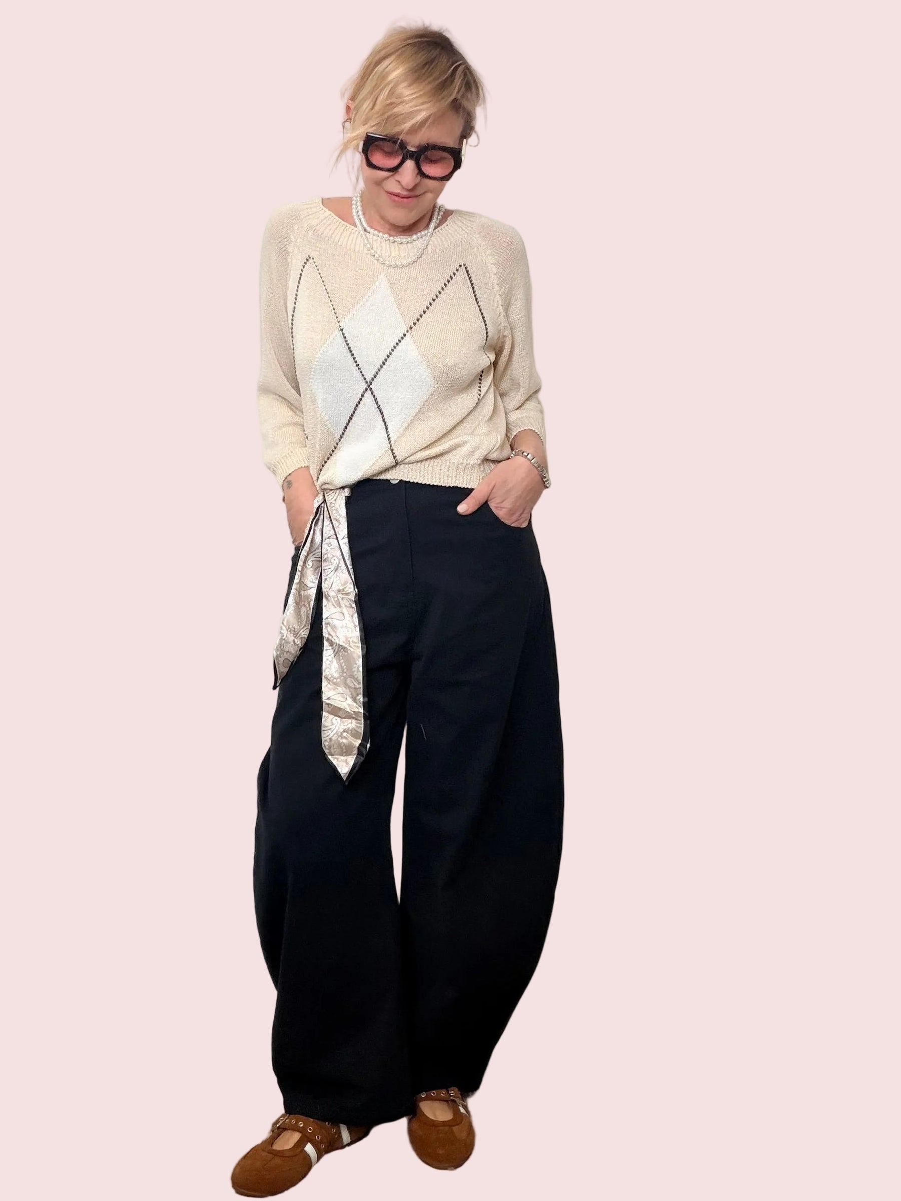 PANTALONE BANANA CON FOULARD