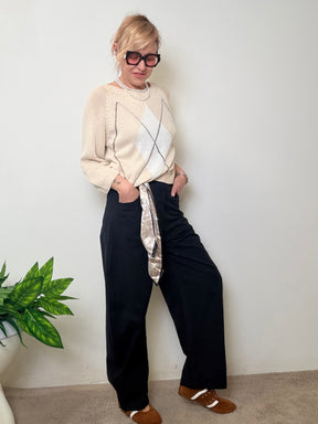 PANTALONE BANANA CON FOULARD