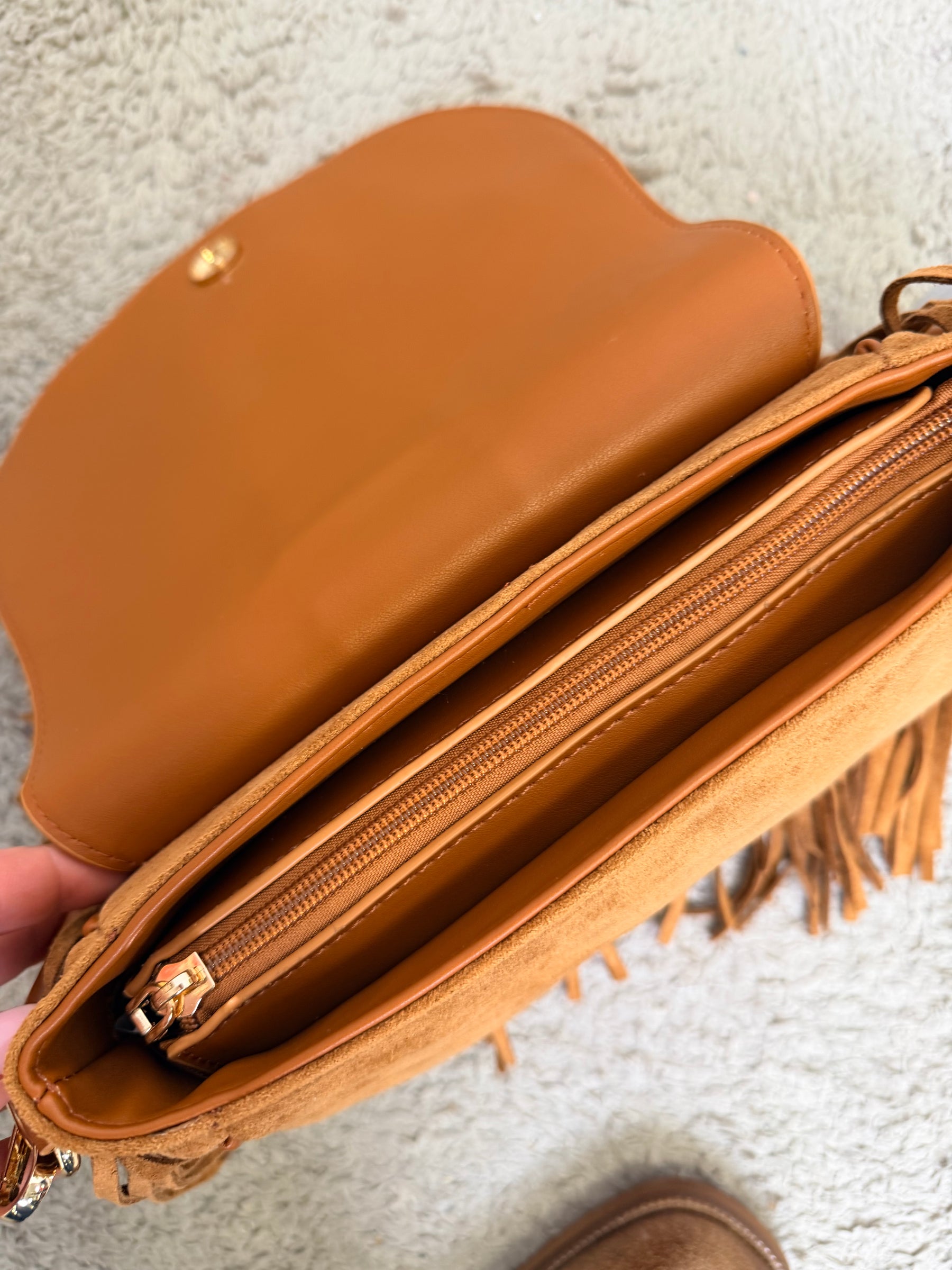 BORSA A TRACOLLA CON FRANGE