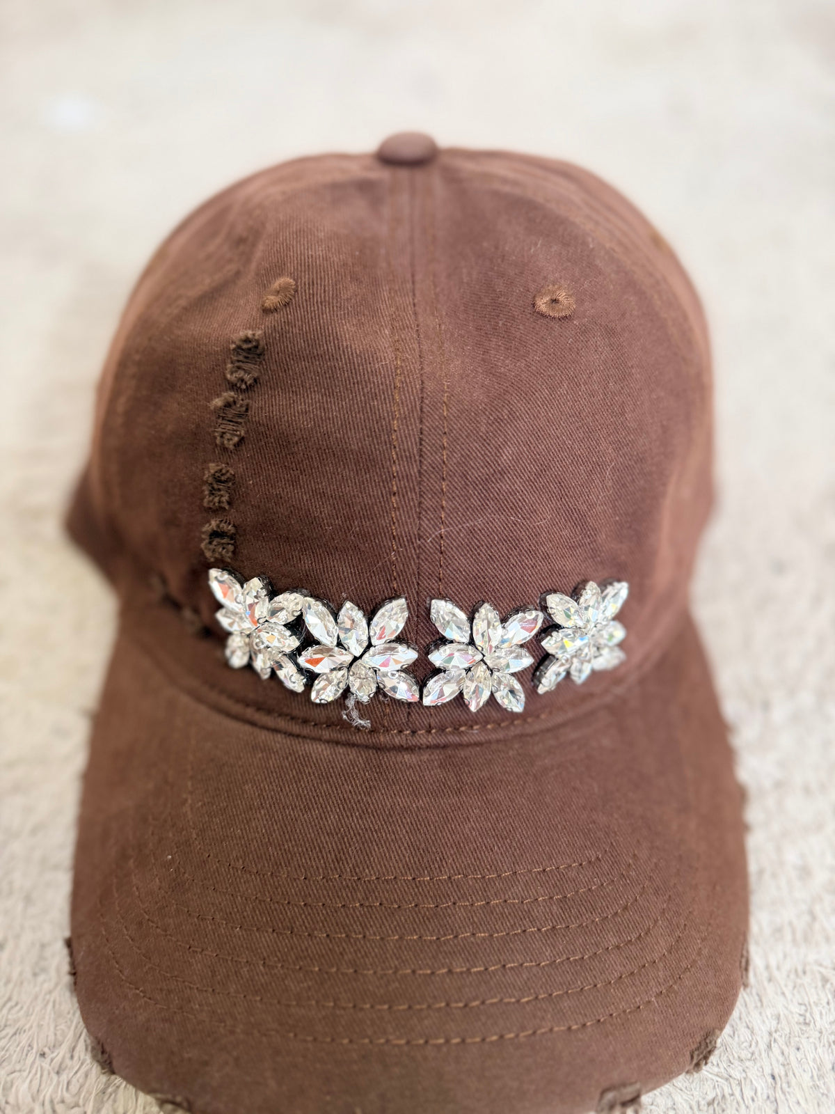 CAPPELLO CON STRASS