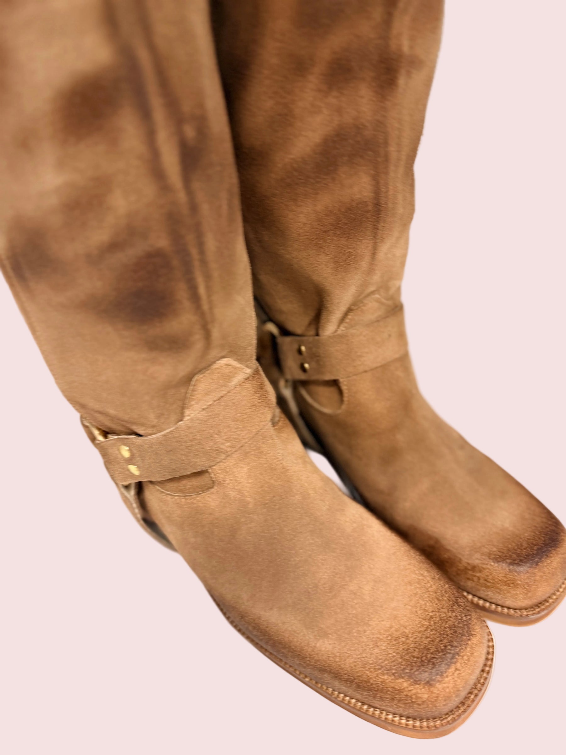 STIVALE IN CAMOSCIO CON FIBBIA