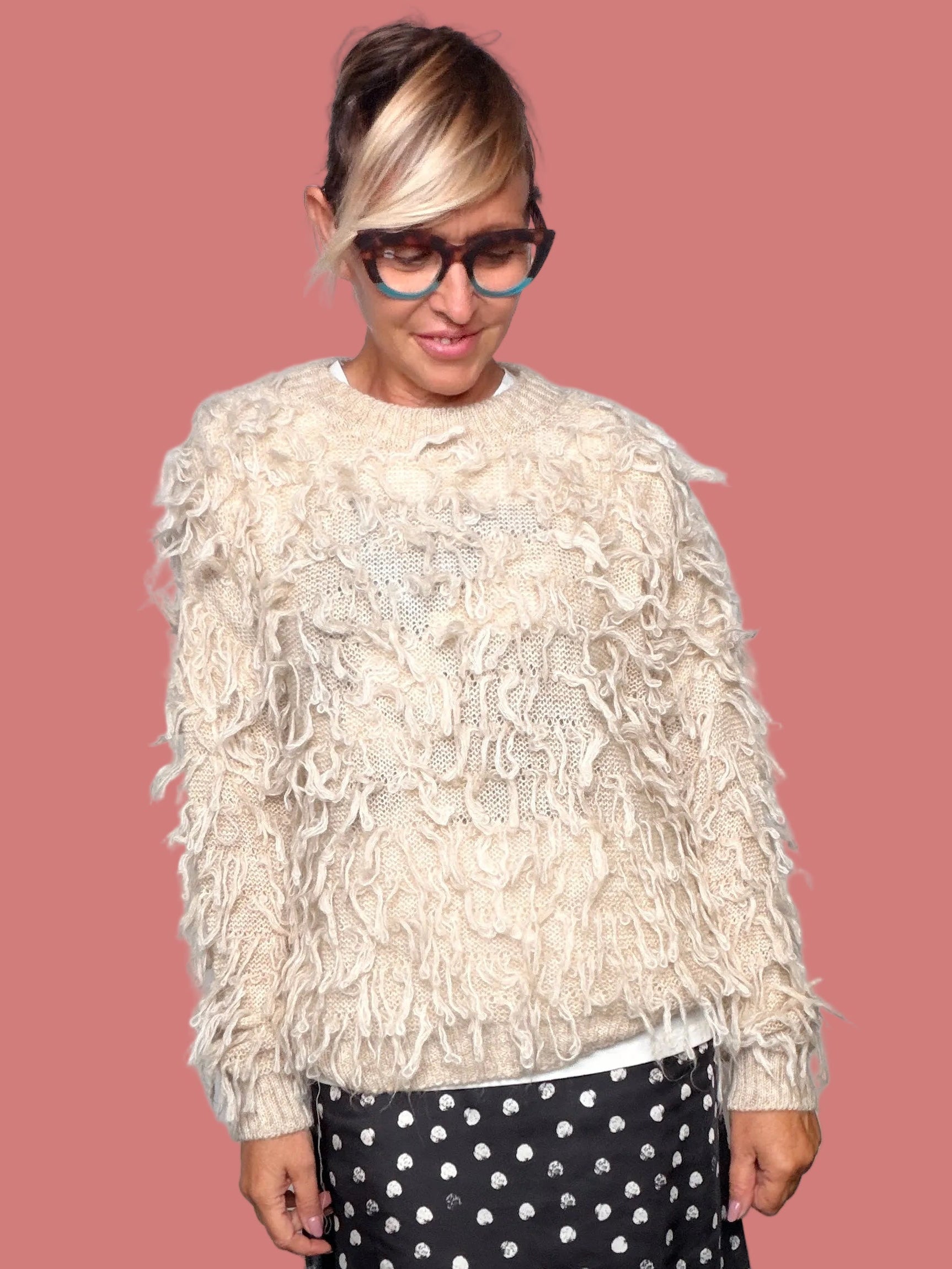 Maglia beige Souvenir con texture a frange e linea morbida