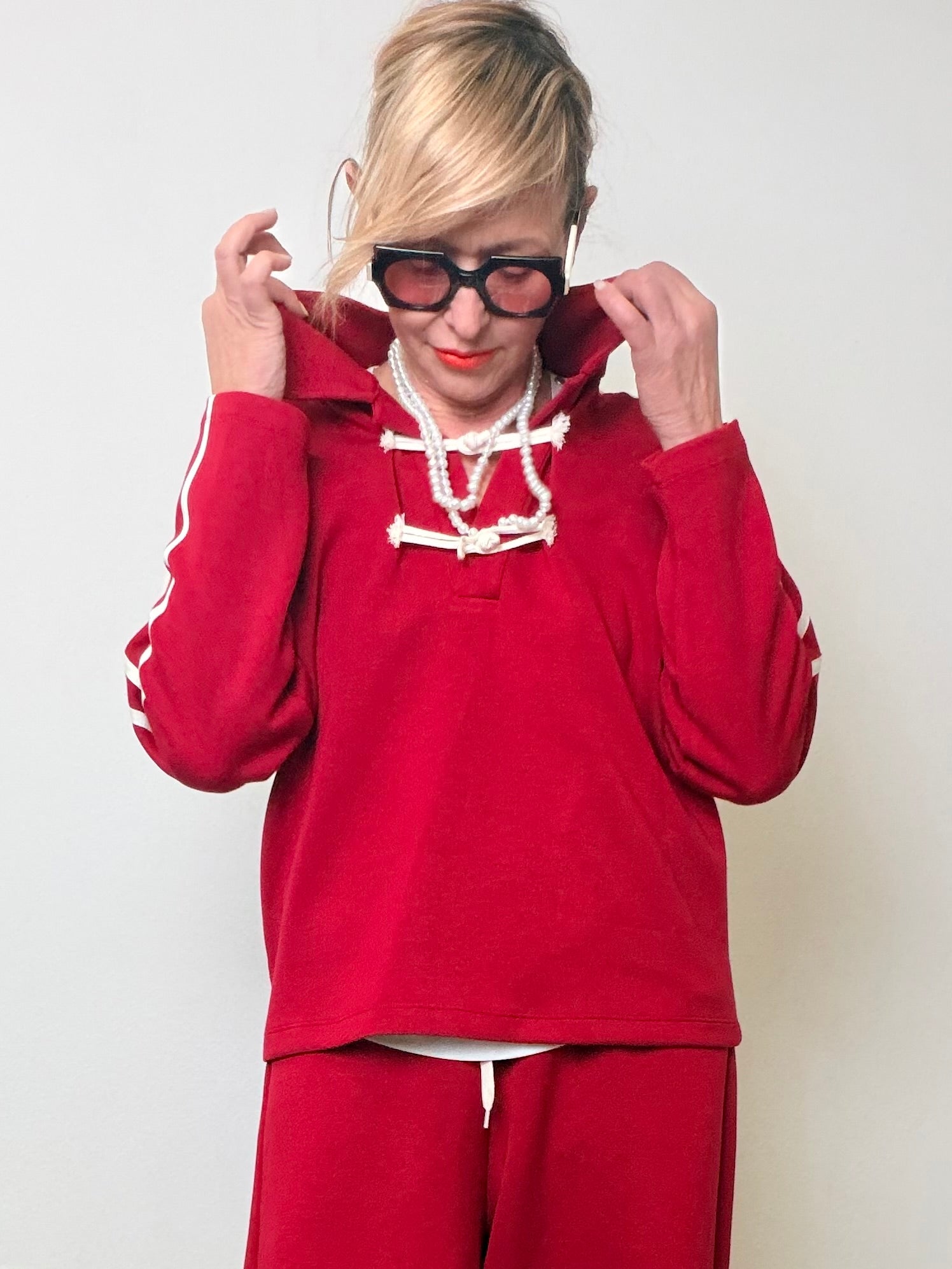 FELPA CON COLLO E CHIUSURA A NODI