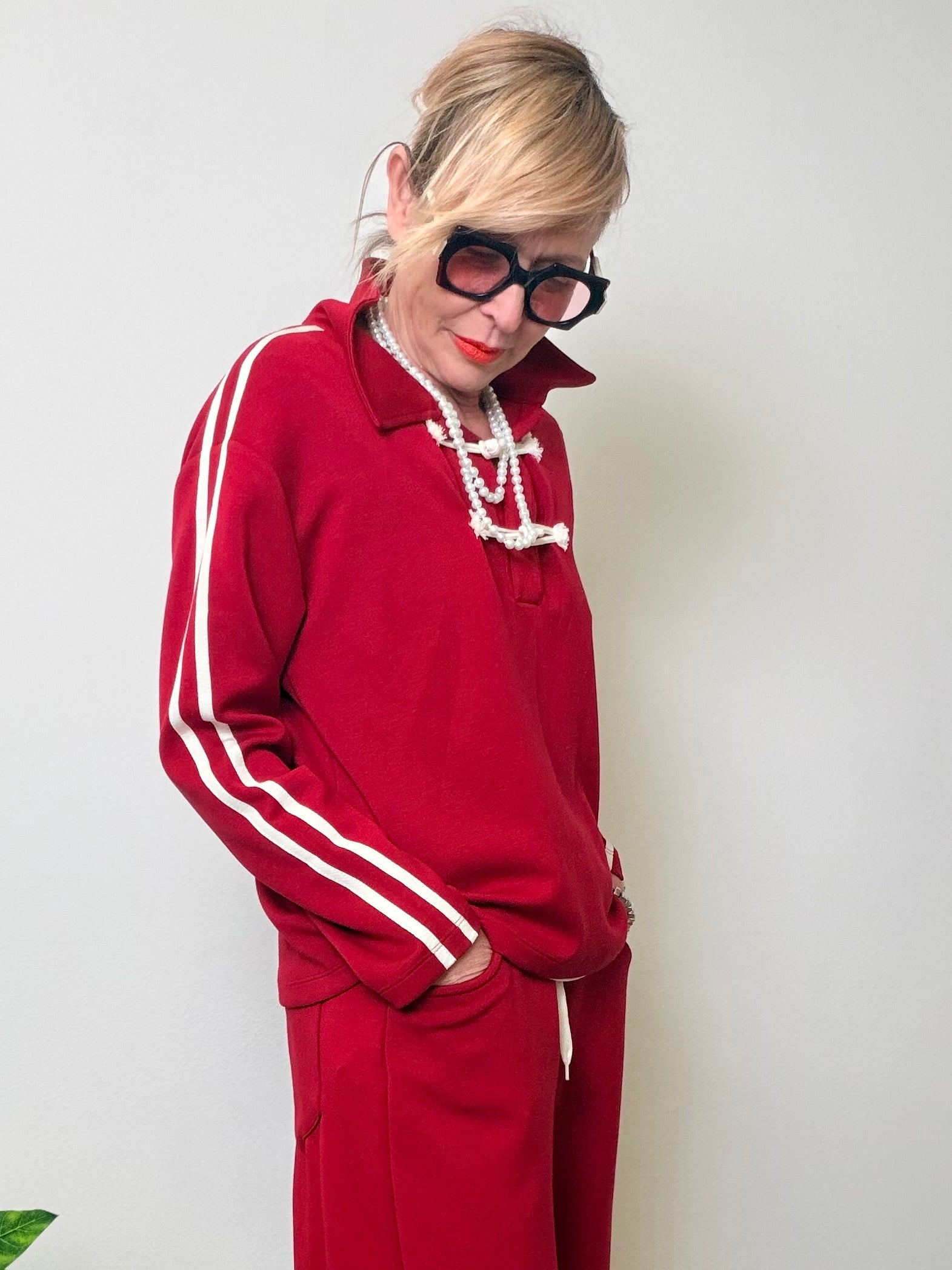 FELPA CON COLLO E CHIUSURA A NODI