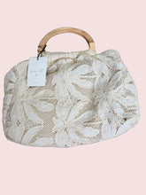 BORSA IN PIZZO CON MANICO IN LEGNO