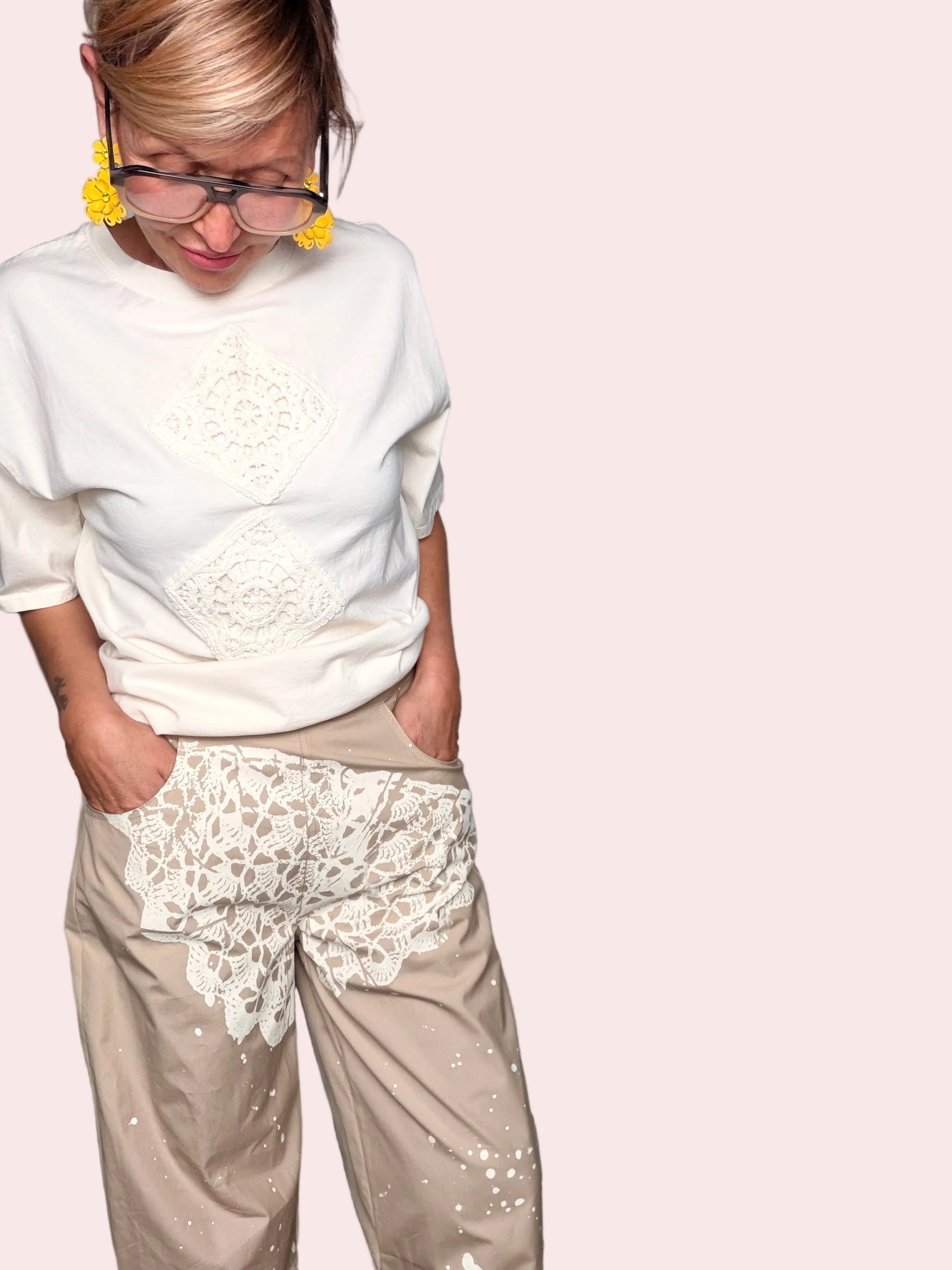 Pantalone con Pizzo e Schizzi di Vernice