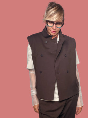 Gilet doppiopetto marrone da donna con tasche con pattina