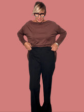 Pantalone nero a zampa
