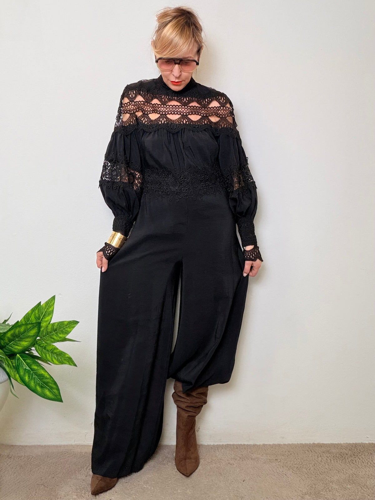 Tuta Elegante dal Fascino Essenziale