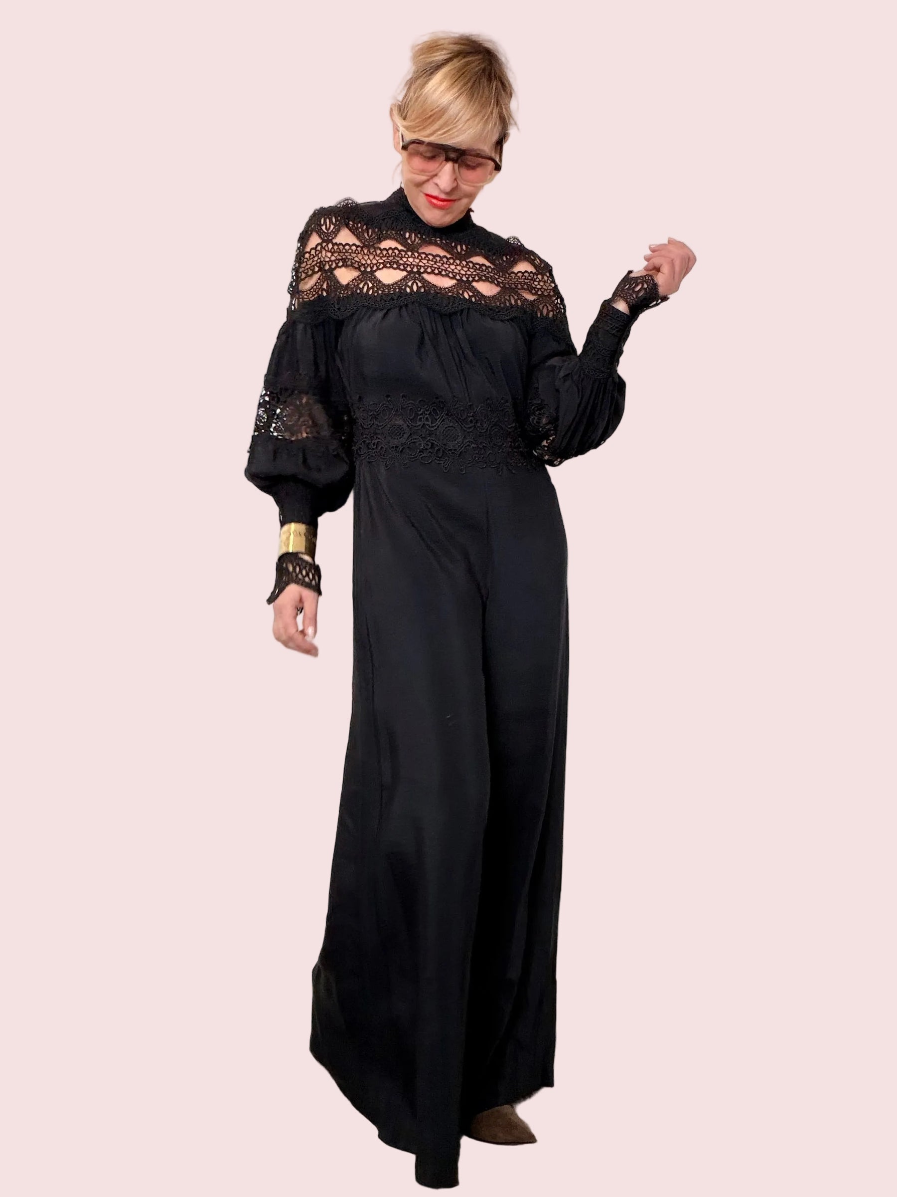 Tuta Elegante dal Fascino Essenziale