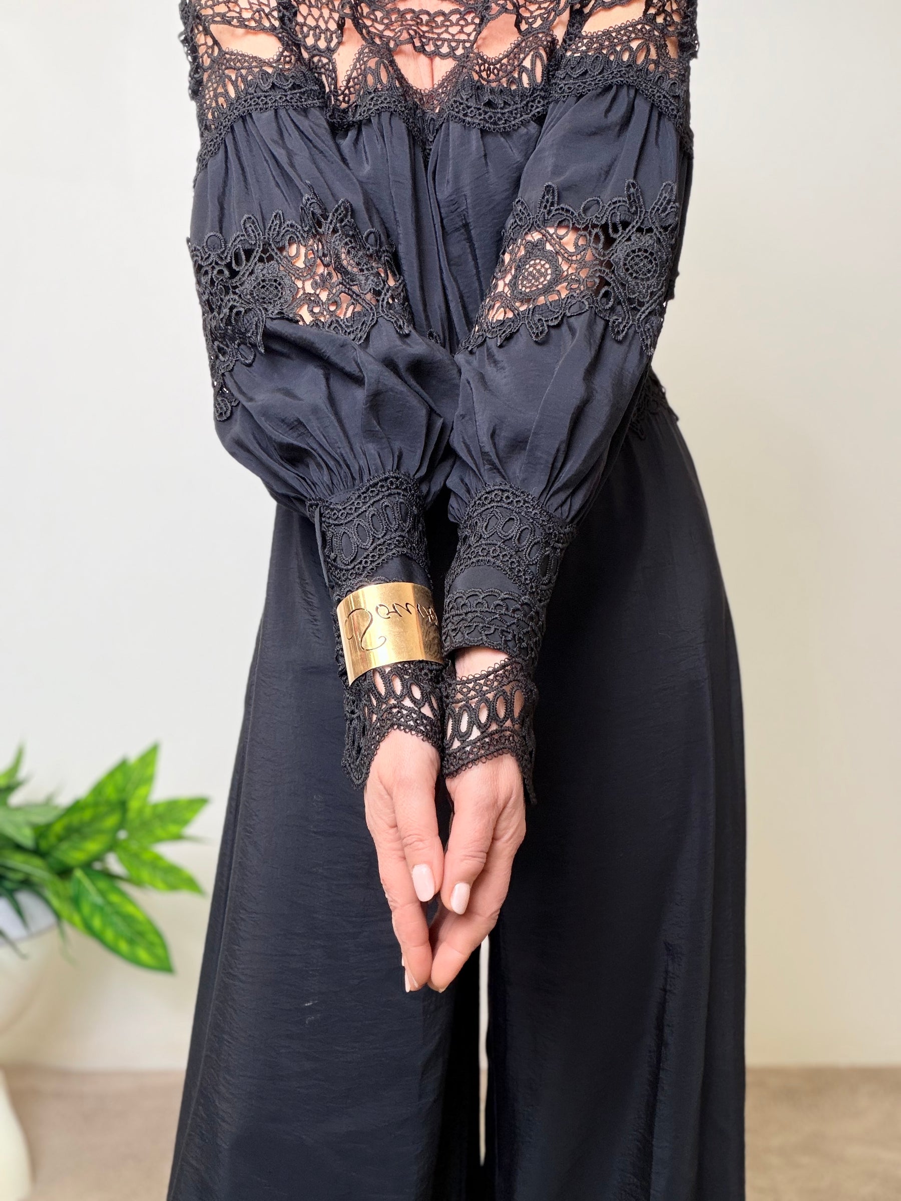 Tuta Elegante dal Fascino Essenziale