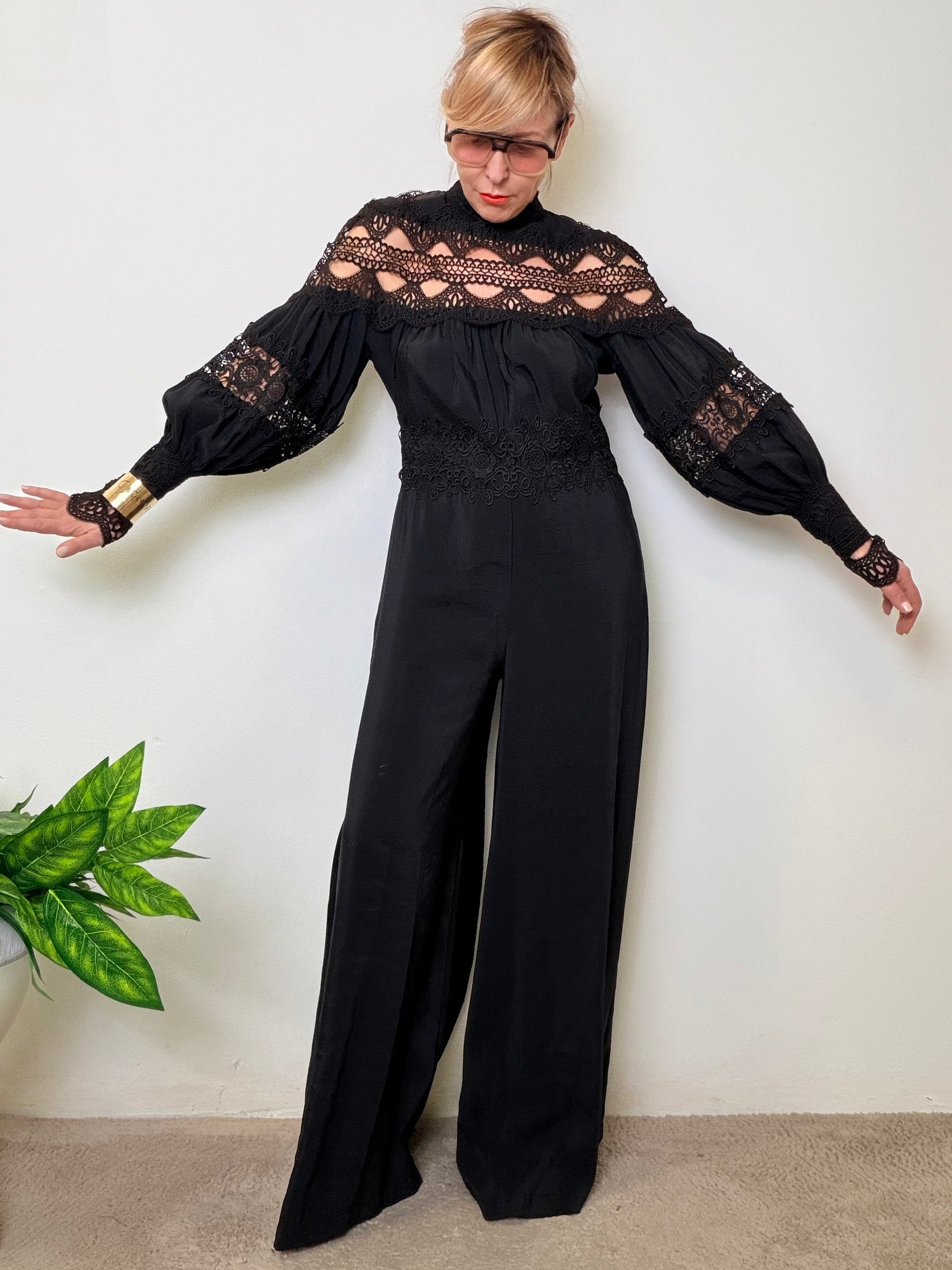 Tuta Elegante dal Fascino Essenziale