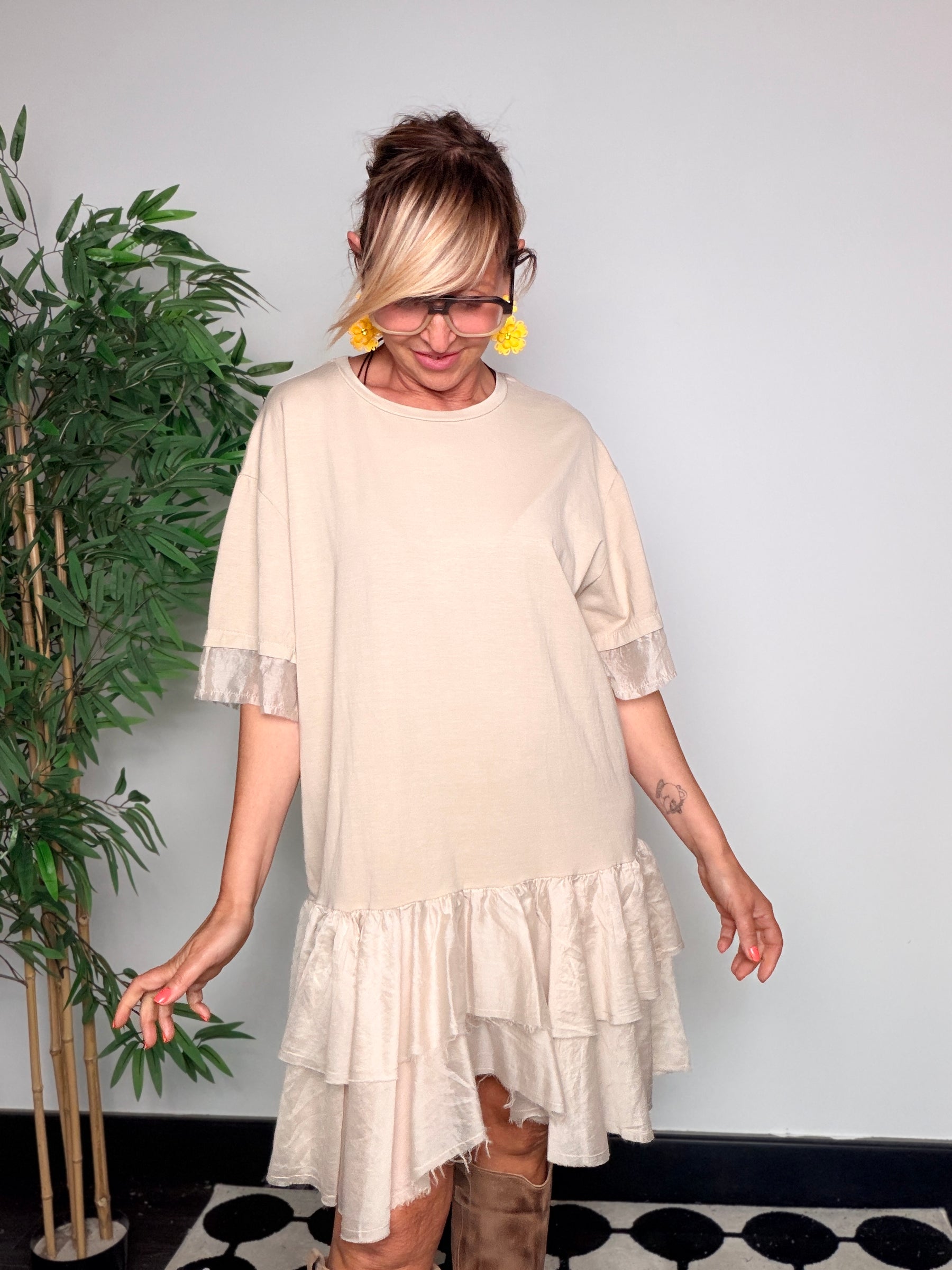 Abito T-Shirt con Balze in Mussola