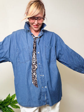 Camicia con cravattino animalier