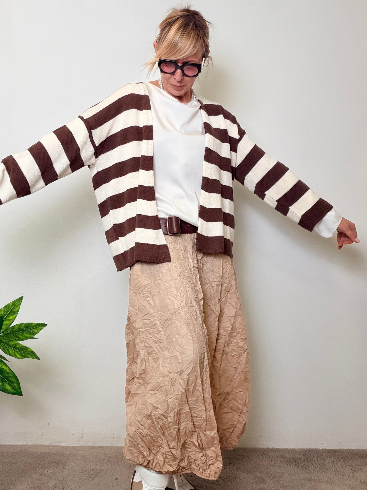 Cardigan over a righe