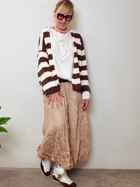 Cardigan over a righe