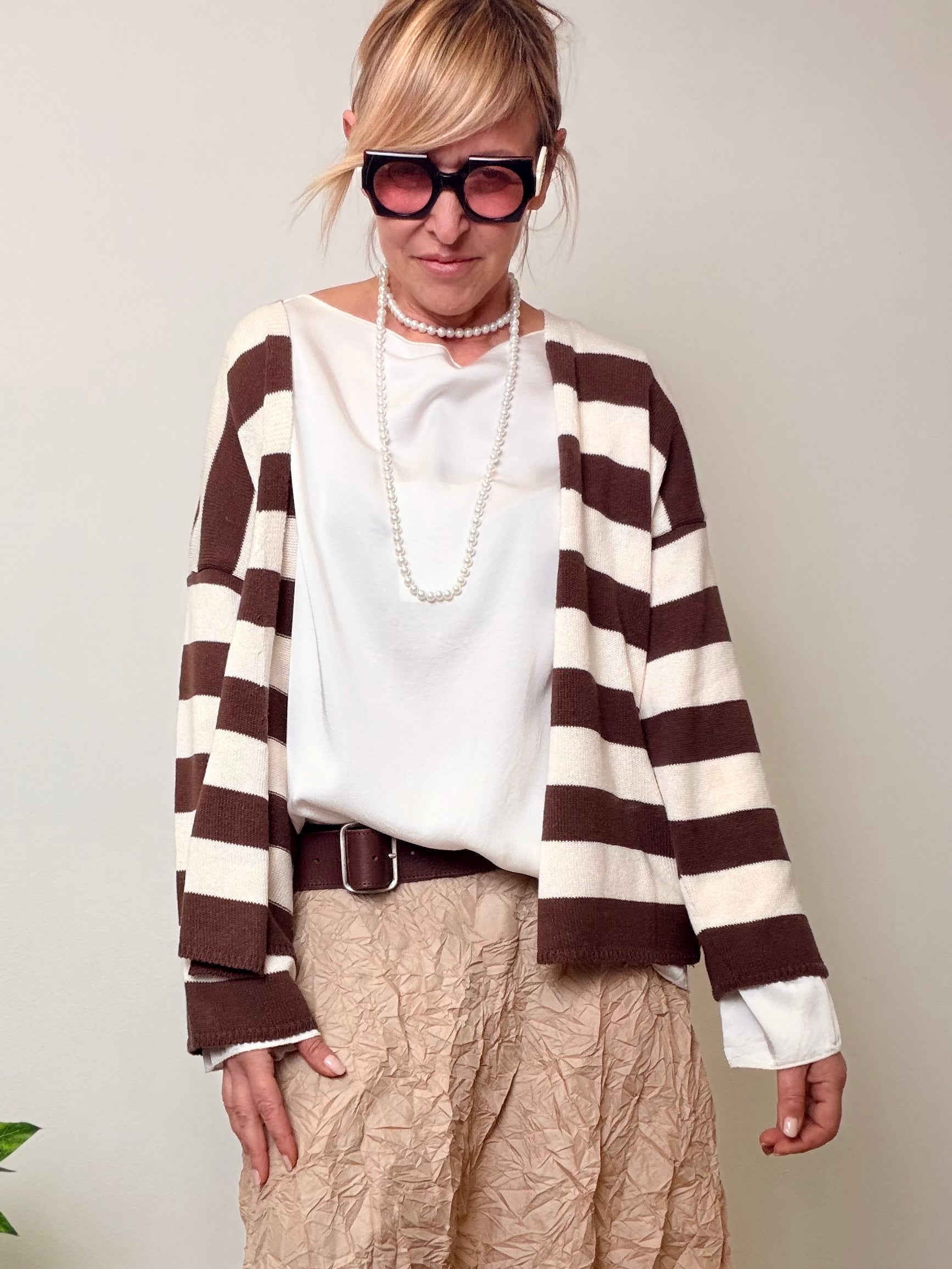 Cardigan over a righe