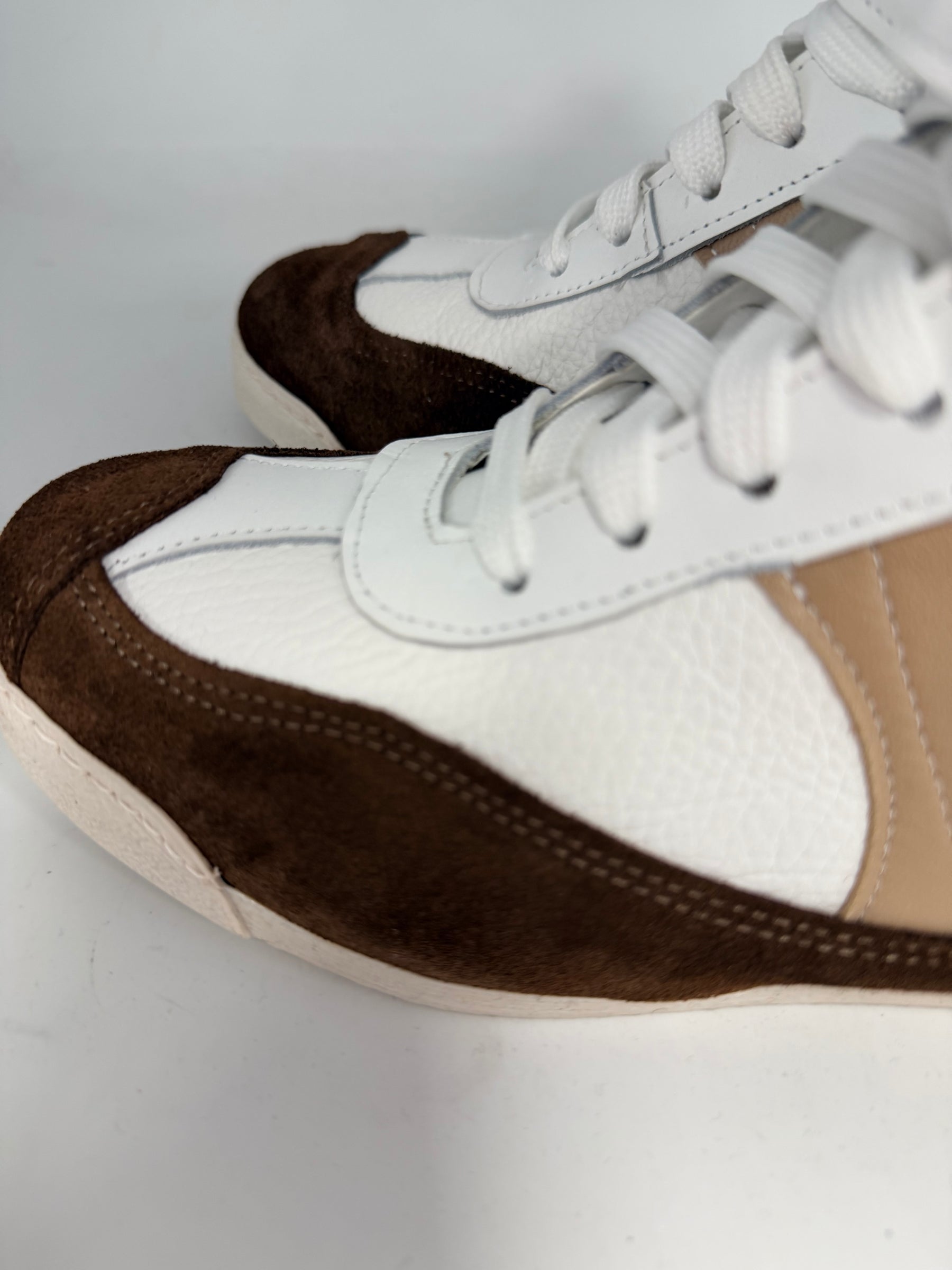 Sneaker modello pugilino in pelle con zeppa interna