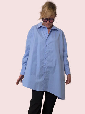 Camicia asimmetrica over – minimal ma con carattere