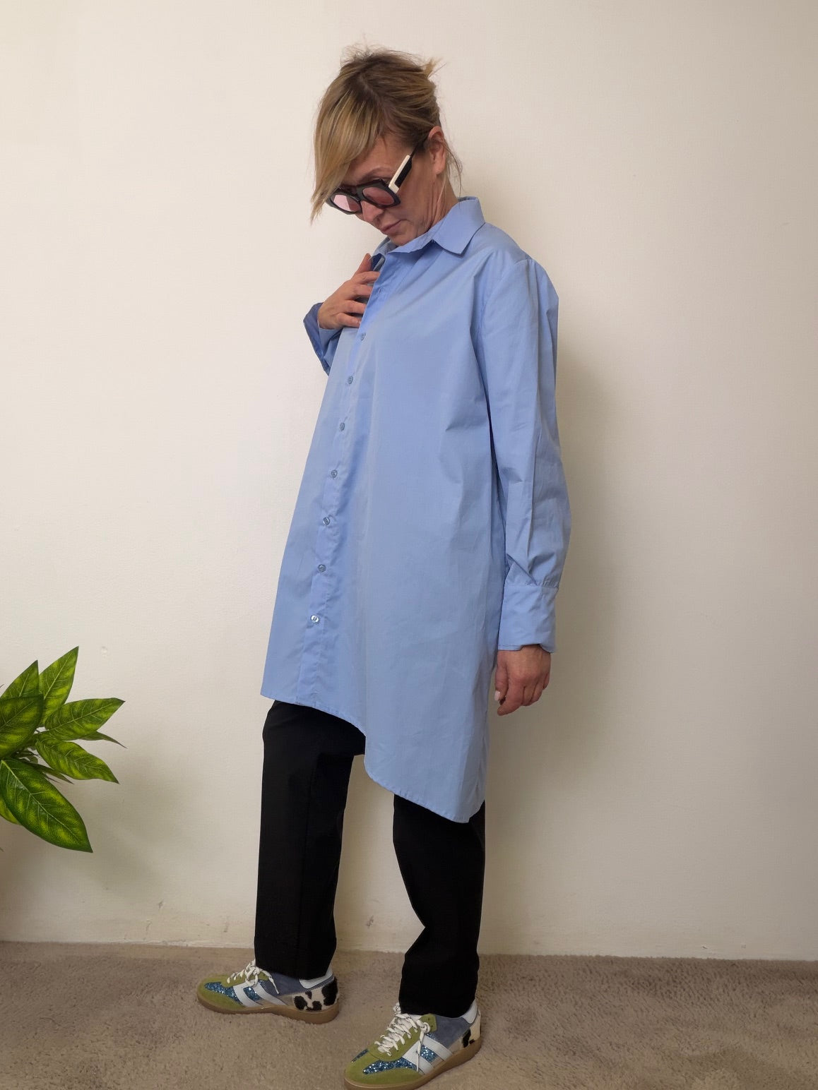 Camicia asimmetrica over – minimal ma con carattere