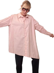 Camicia asimmetrica over – minimal ma con carattere