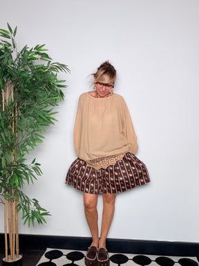 Bermuda a Righe con Stampa Floreale e Bordo Crochet in Vita