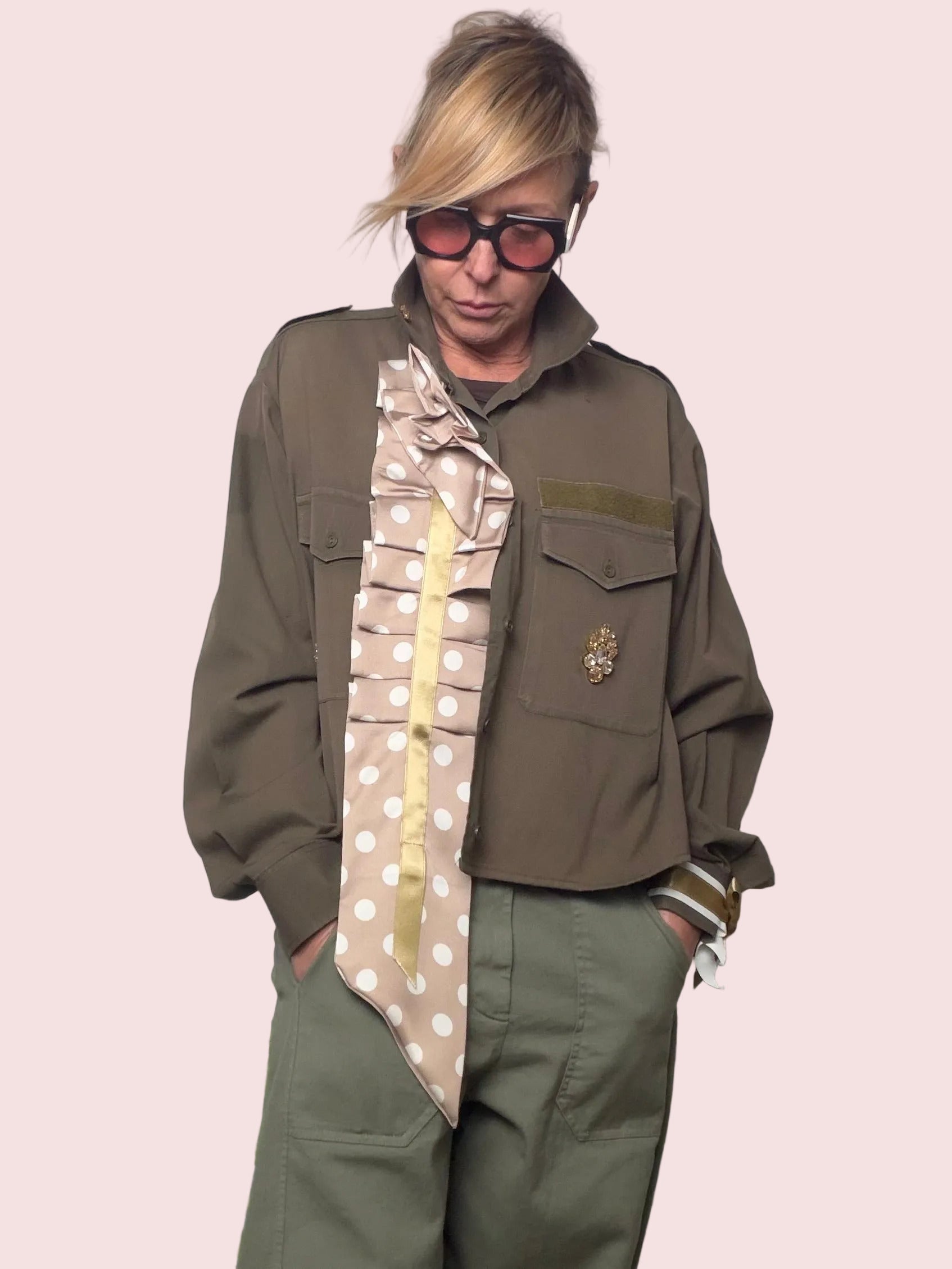 Giacca camicia  verde militare con bavero a pois beige