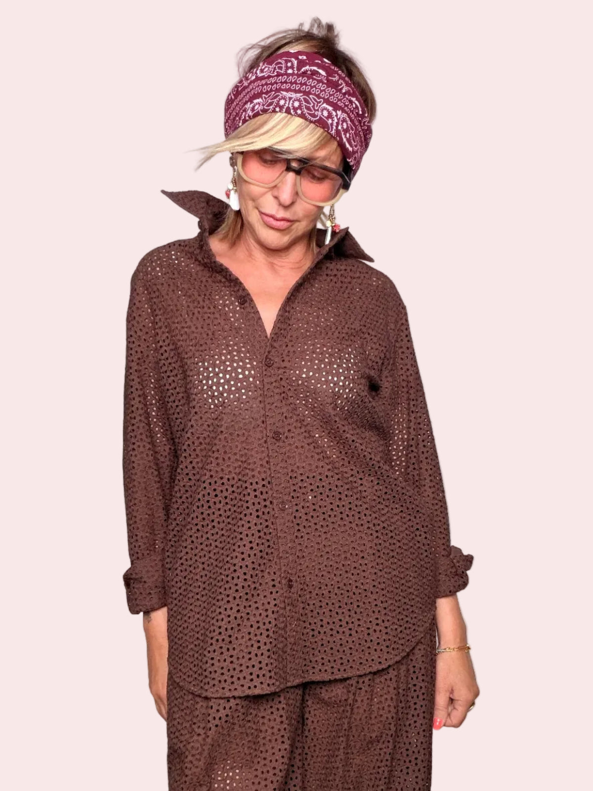 Camicia Oversize in Sangallo Marrone con Maniche Lunghe e Risvolto