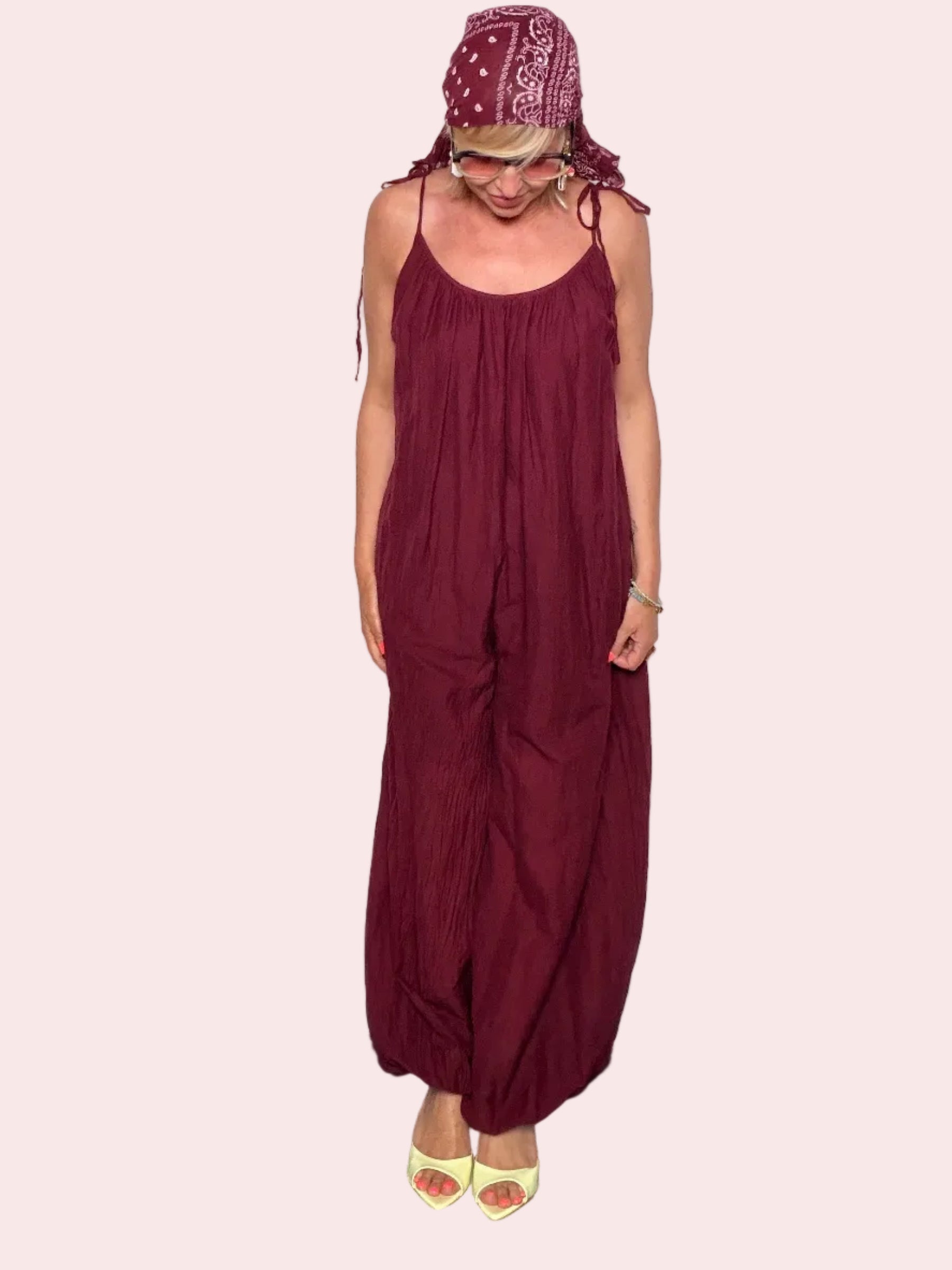 Tuta Jumpsuit Harem Bordeaux in Tessuto Crinkle con Bandana Inclusa