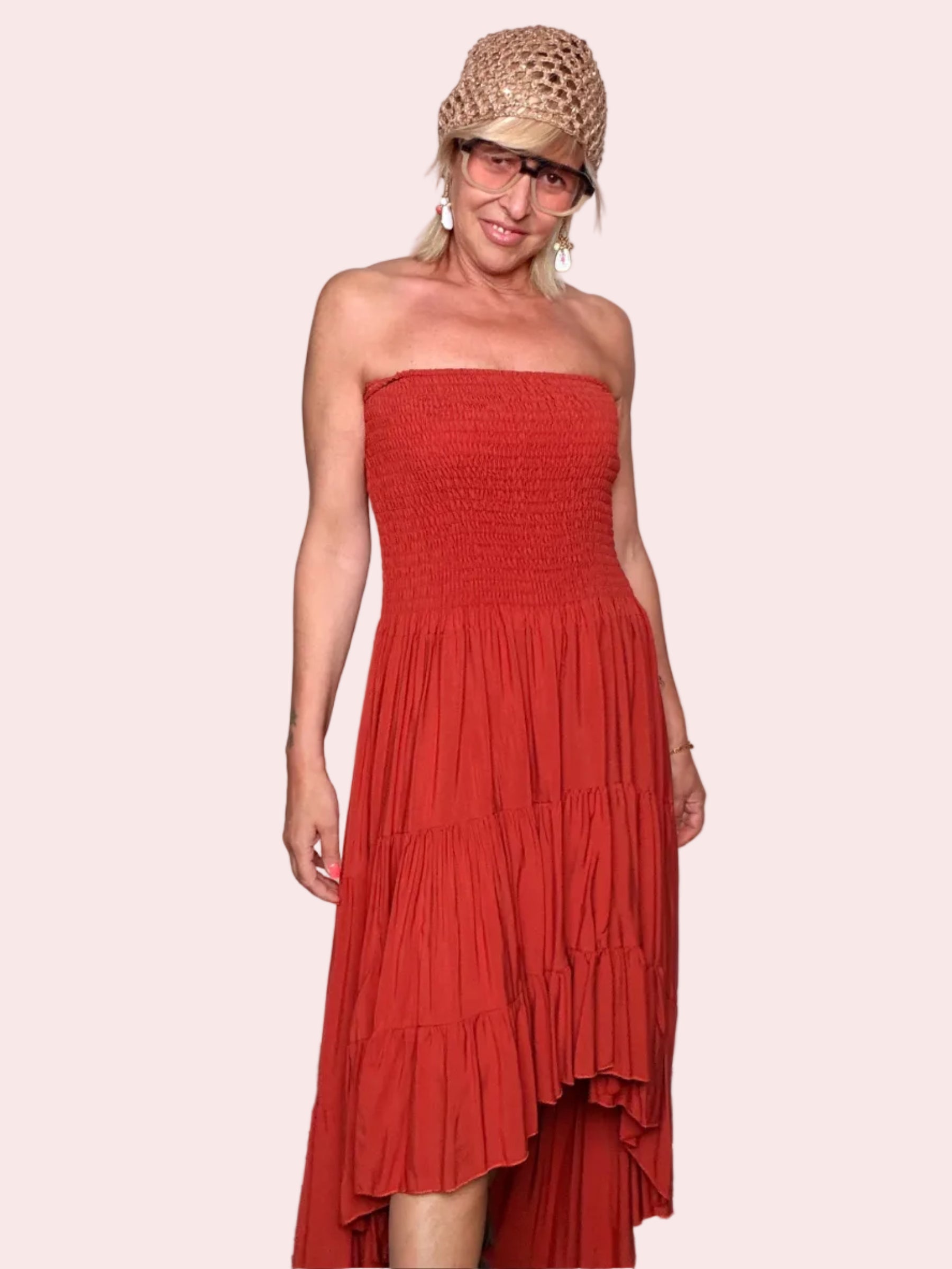 Abito Bustier a Fascia con Corpino Smock e Gonna a Balze Asimmetrica