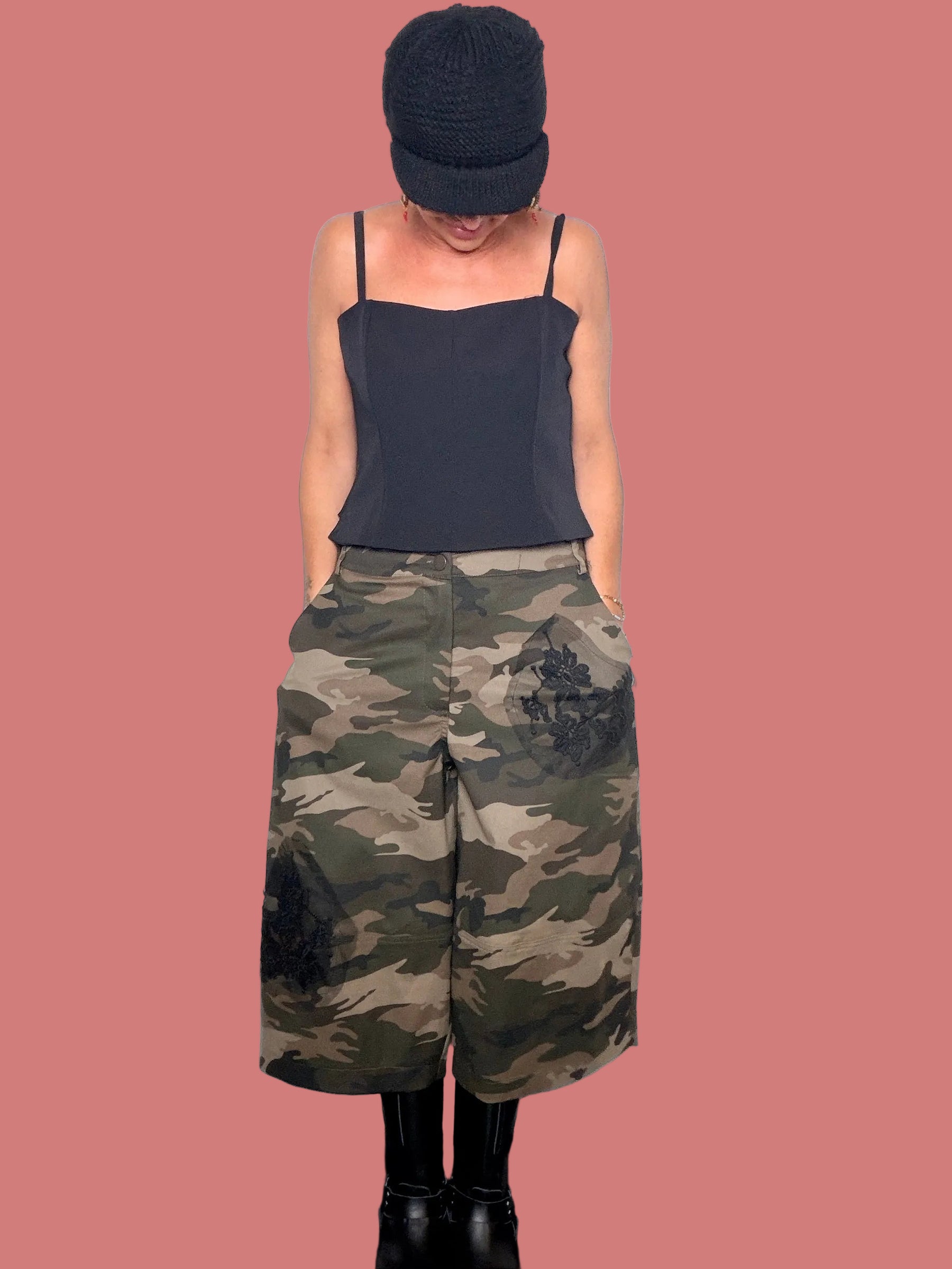 Bermuda Culotte Camouflage con Applicazioni Le Streghe