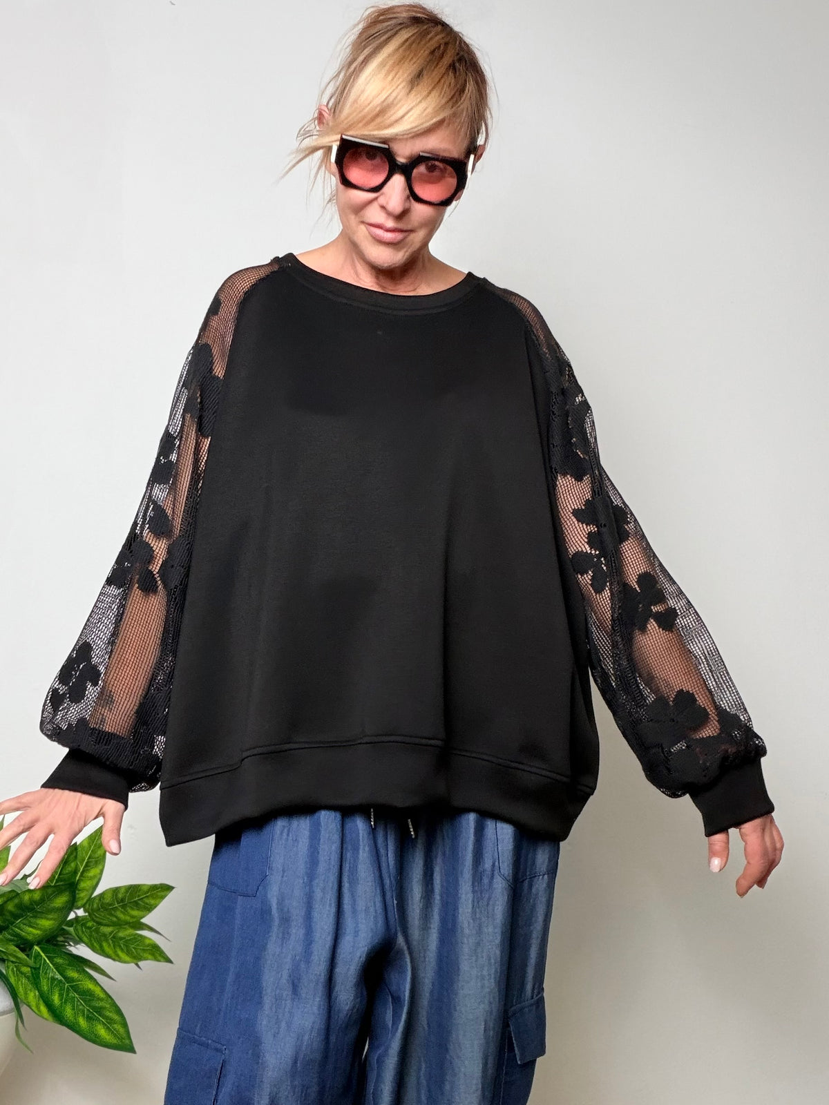 Felpa over con maniche in rete ricamato