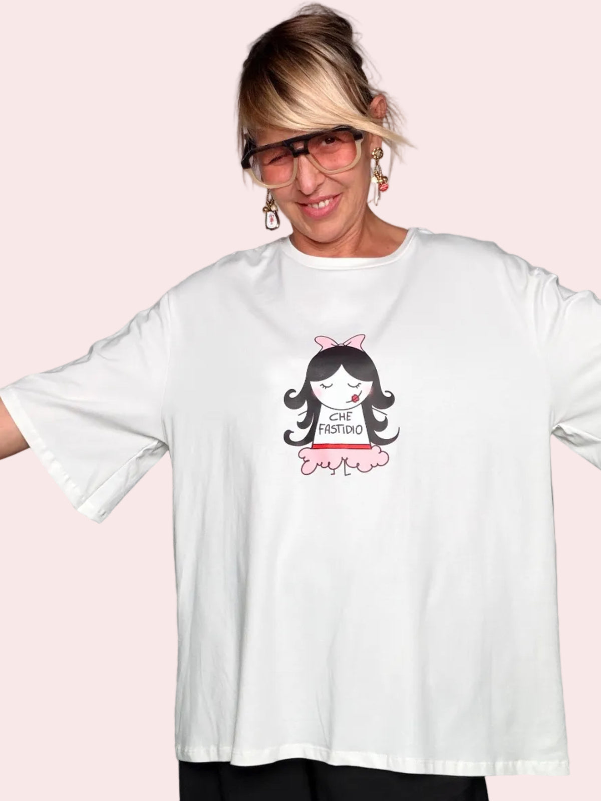 T-shirt Oversize con Stampa Illustrata "Che Fastidio"