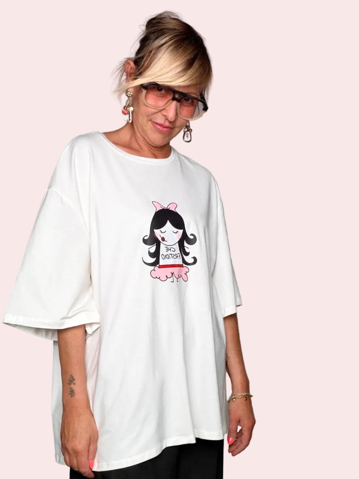T-shirt Oversize con Stampa Illustrata "Che Fastidio"