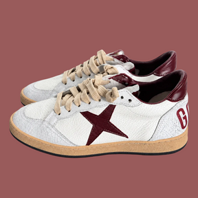 Sneakers con stella bordeaux e scritta GOOD VIBES