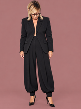 Pantalone nero ampio con polsino alla caviglia