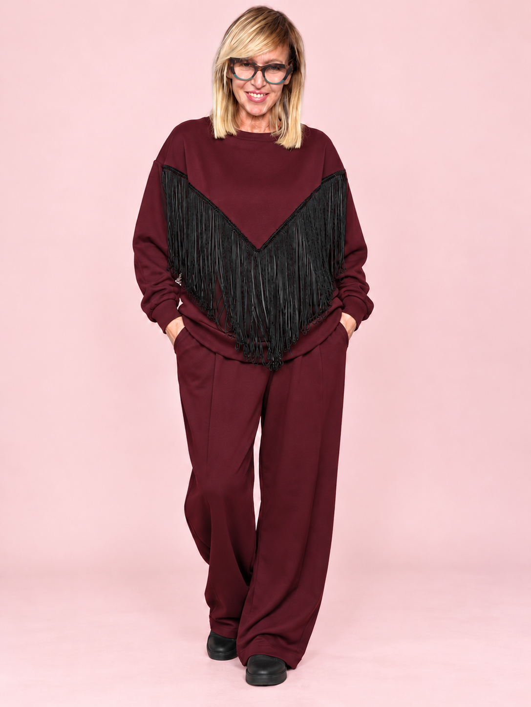 Completo over con frange e pantaloni morbidi