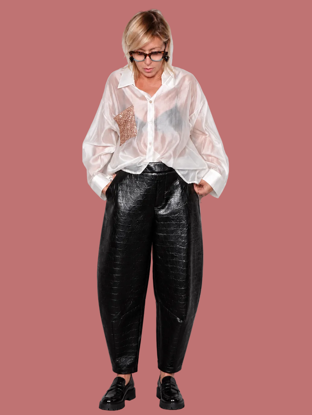 Pantalone a ovetto in ecopelle nera effetto cocco