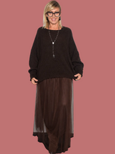 Abito smanicato con gonna in tulle e maglia over abbinata