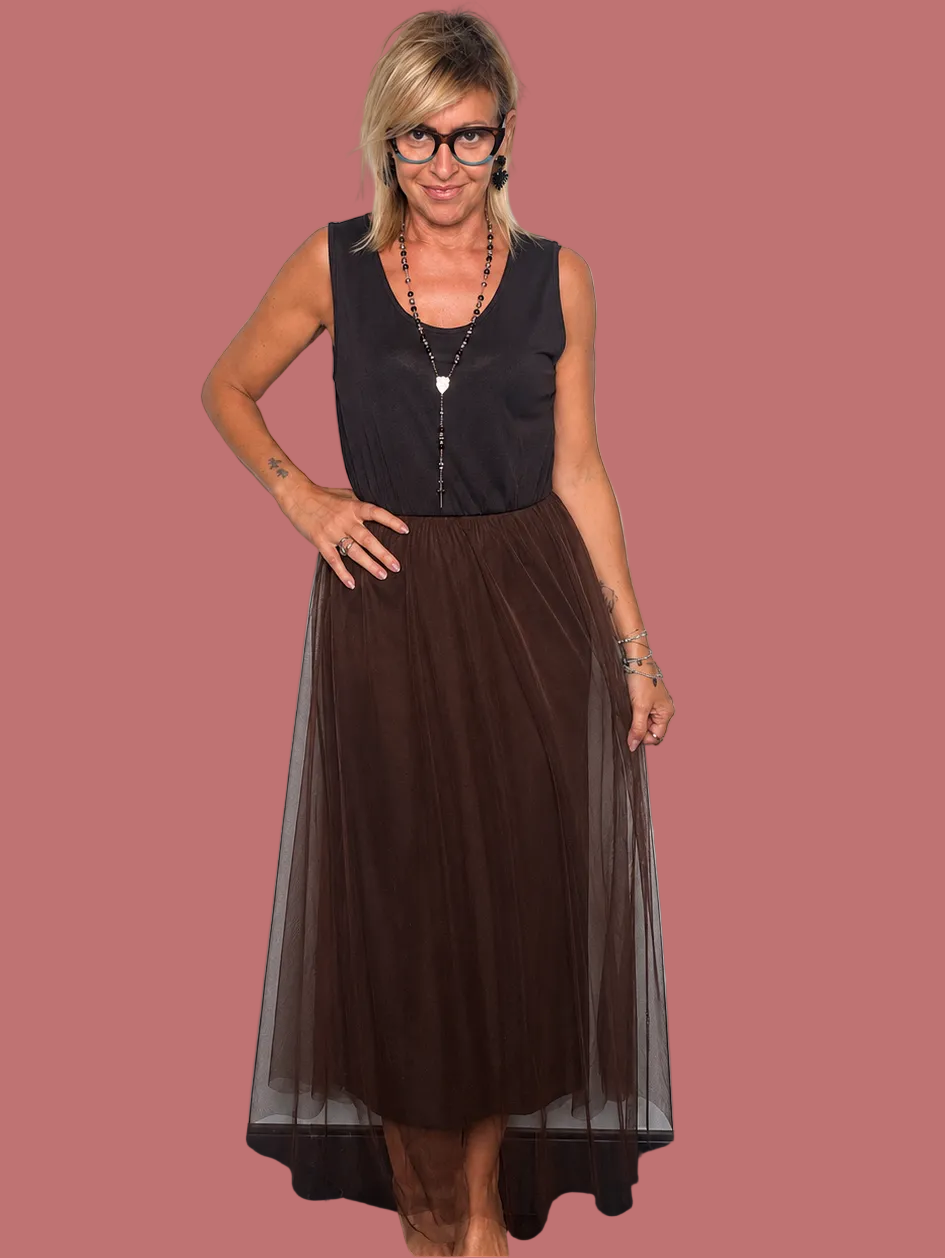 Abito smanicato con gonna in tulle e maglia over abbinata