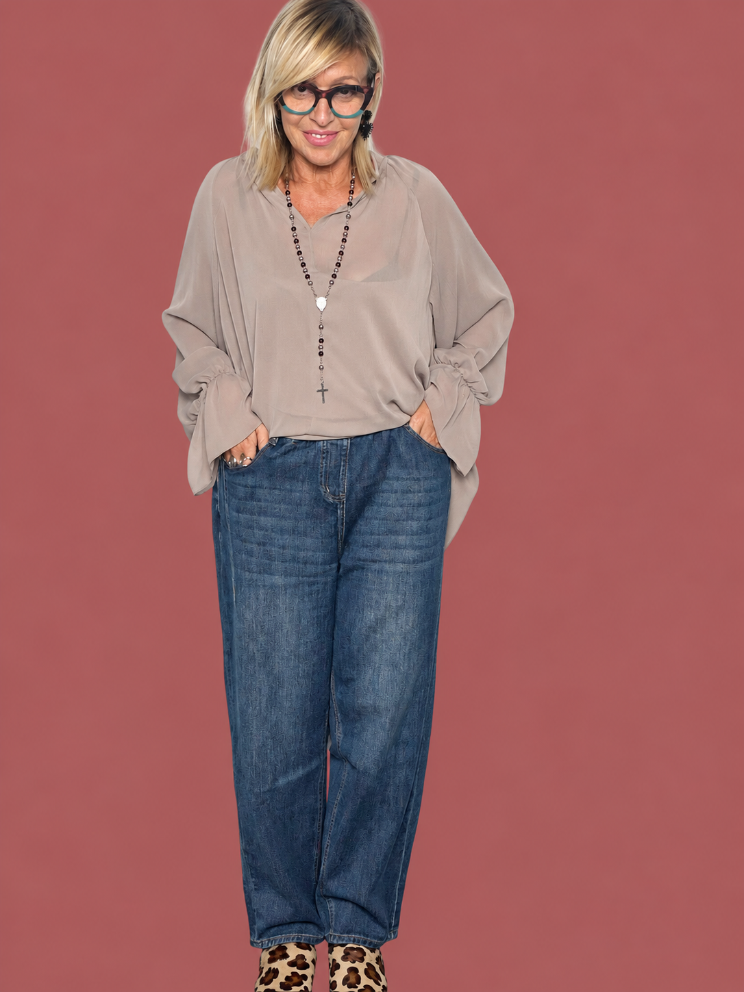 Jeans a ovetto blu délavé con piega laterale