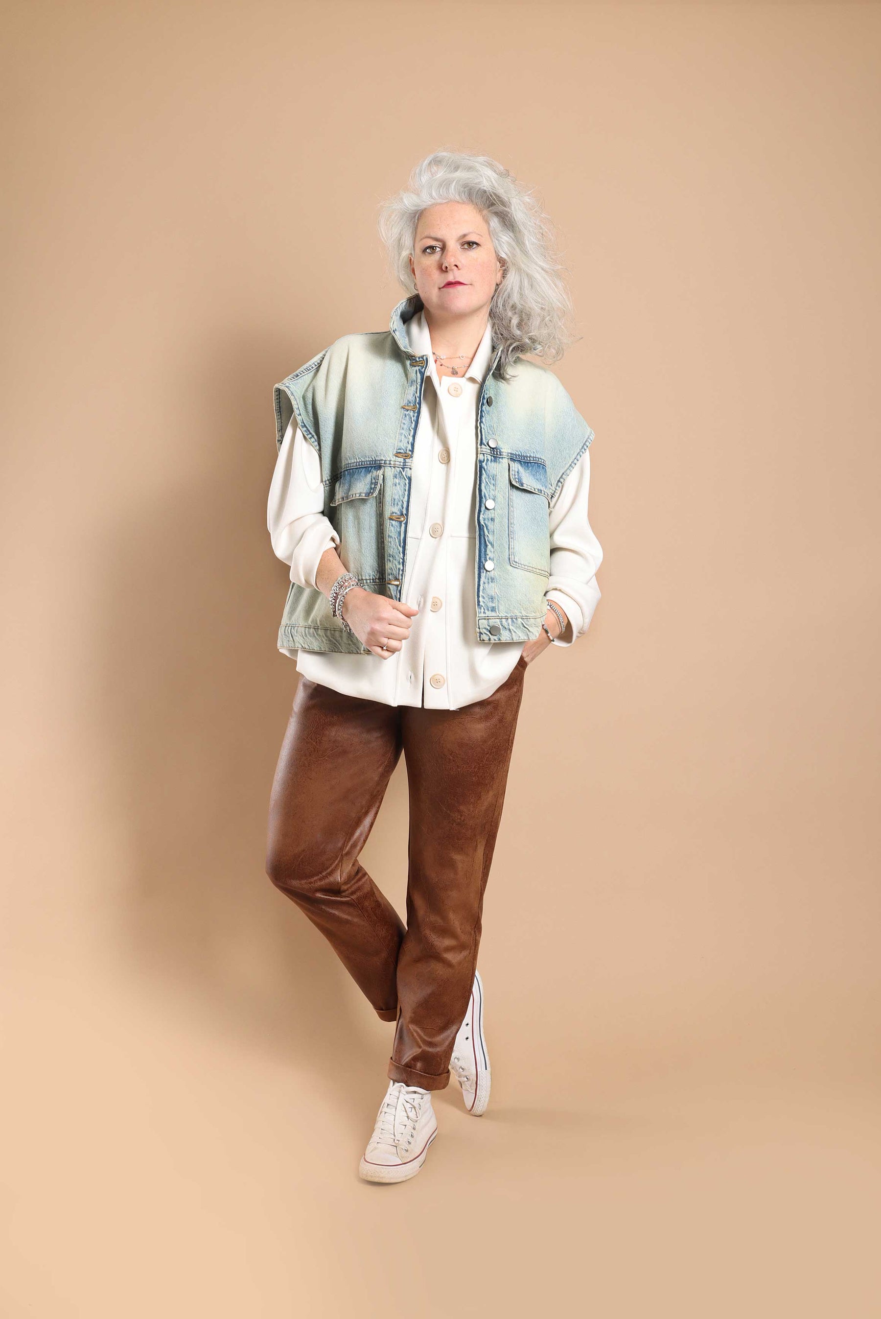 DEJA VU - Gilet Denim Sfumato con Spalle Ampie PREORDINI