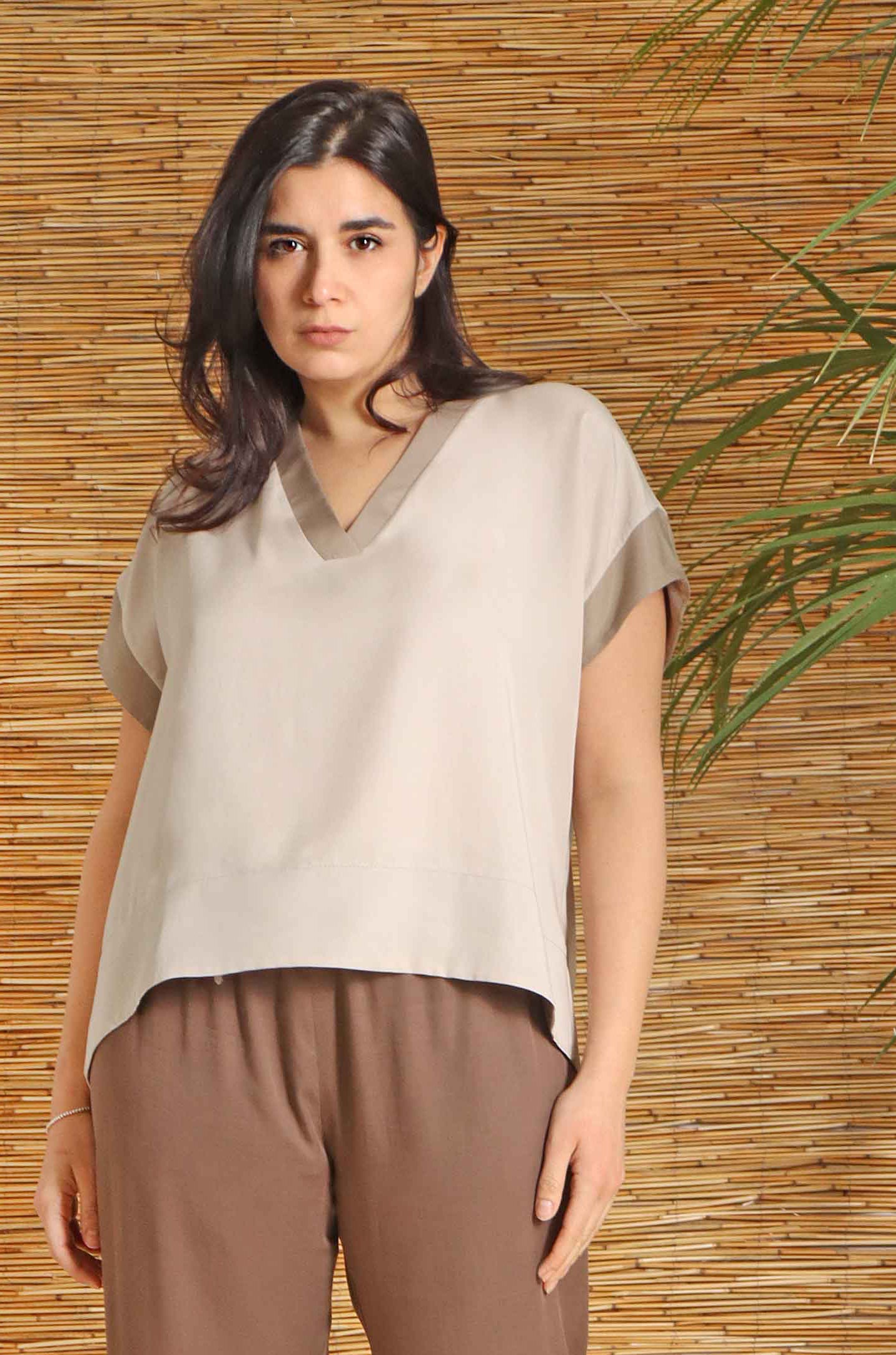 Top Scollo a V – Sabbia ( PREVENDITA)