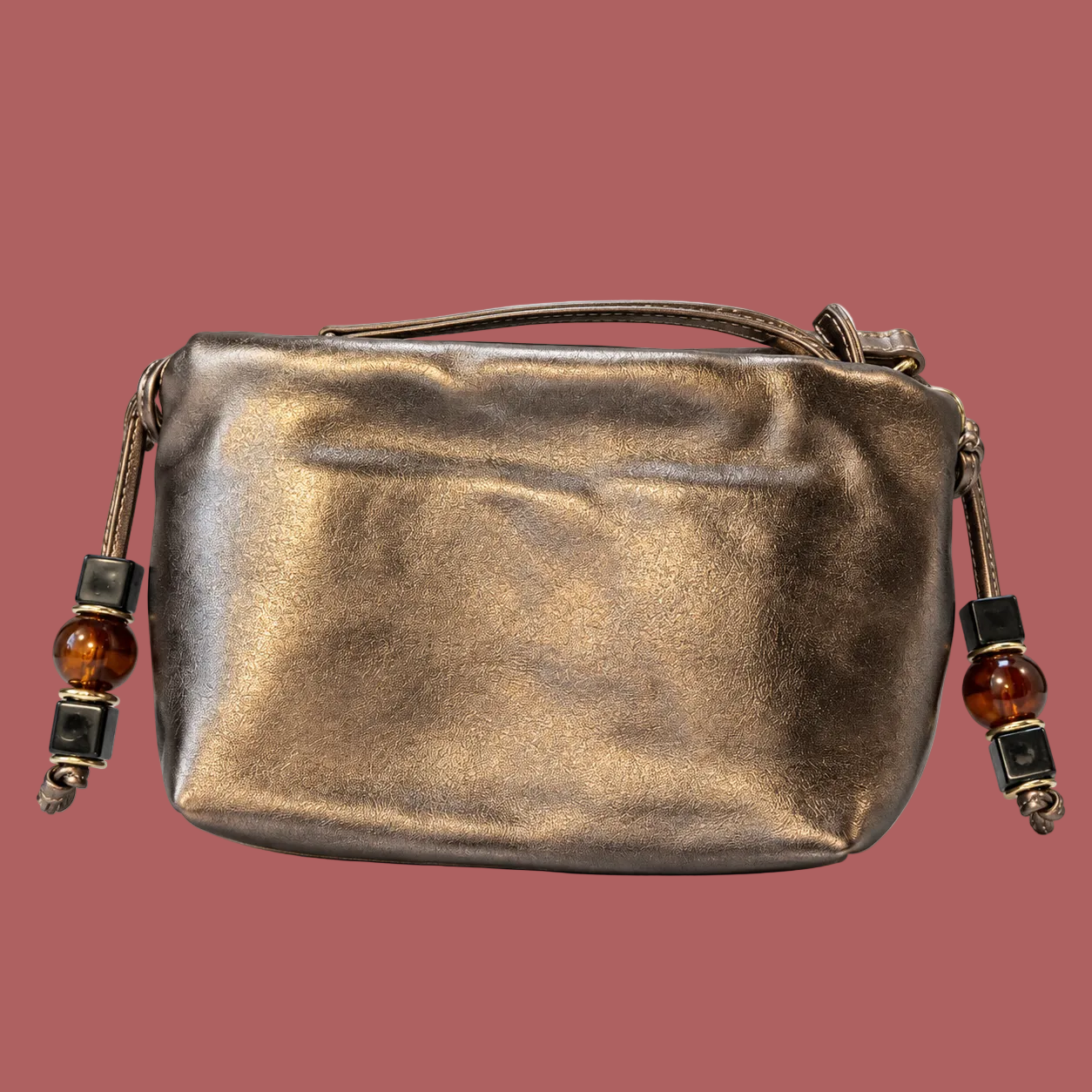 Pochette bronzo metallizzato, vista posteriore con decorazioni laterali