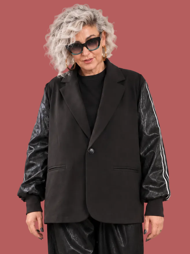 Giacca blazer con maniche effetto pelle e bande a contrasto