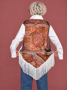 Camicia bianca con retro paisley e frange