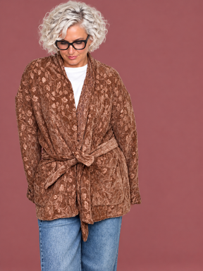 Giacca con ricami floreali e cintura Déjà Vu – Moro – modella master
